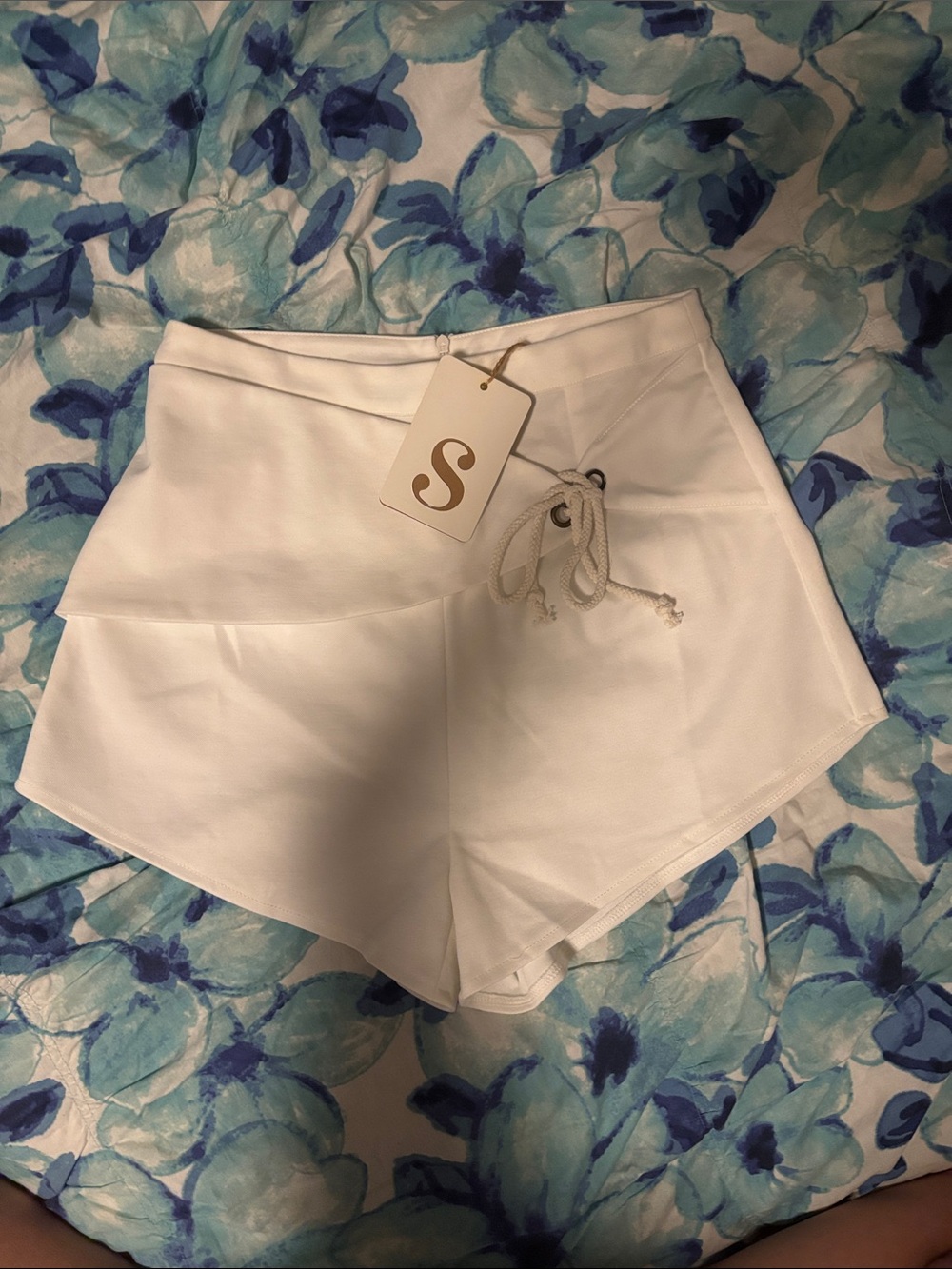 Sabo Skirt White High-Waist Drawstring Short